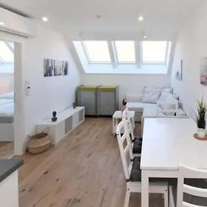 https://city-center-rooftop-apartment.vienna-besthotels.com