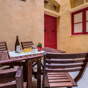 valletta-main-street-apartment.hotelssaintjulians.com/